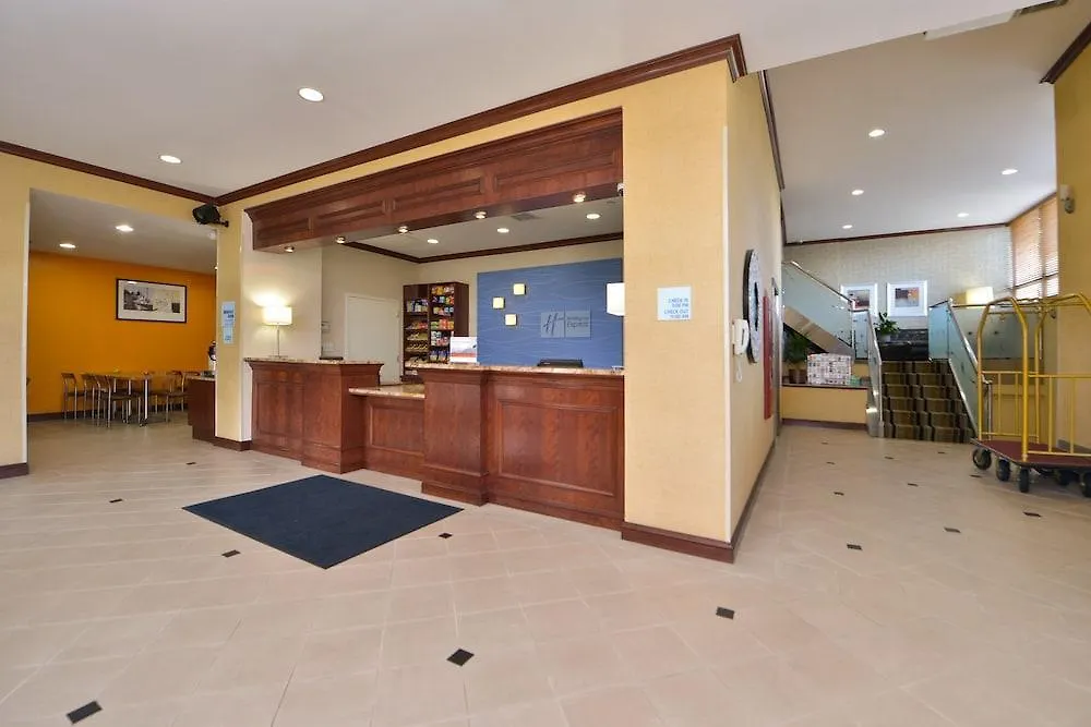 Holiday Inn Express Laguardia Airport, An Ihg Hotel New York 3*,