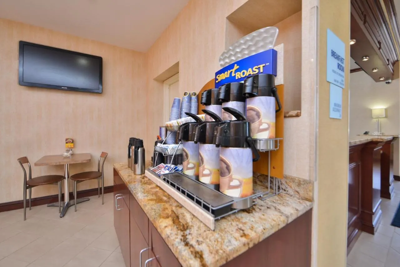 Holiday Inn Express LaGuardia ARPT location